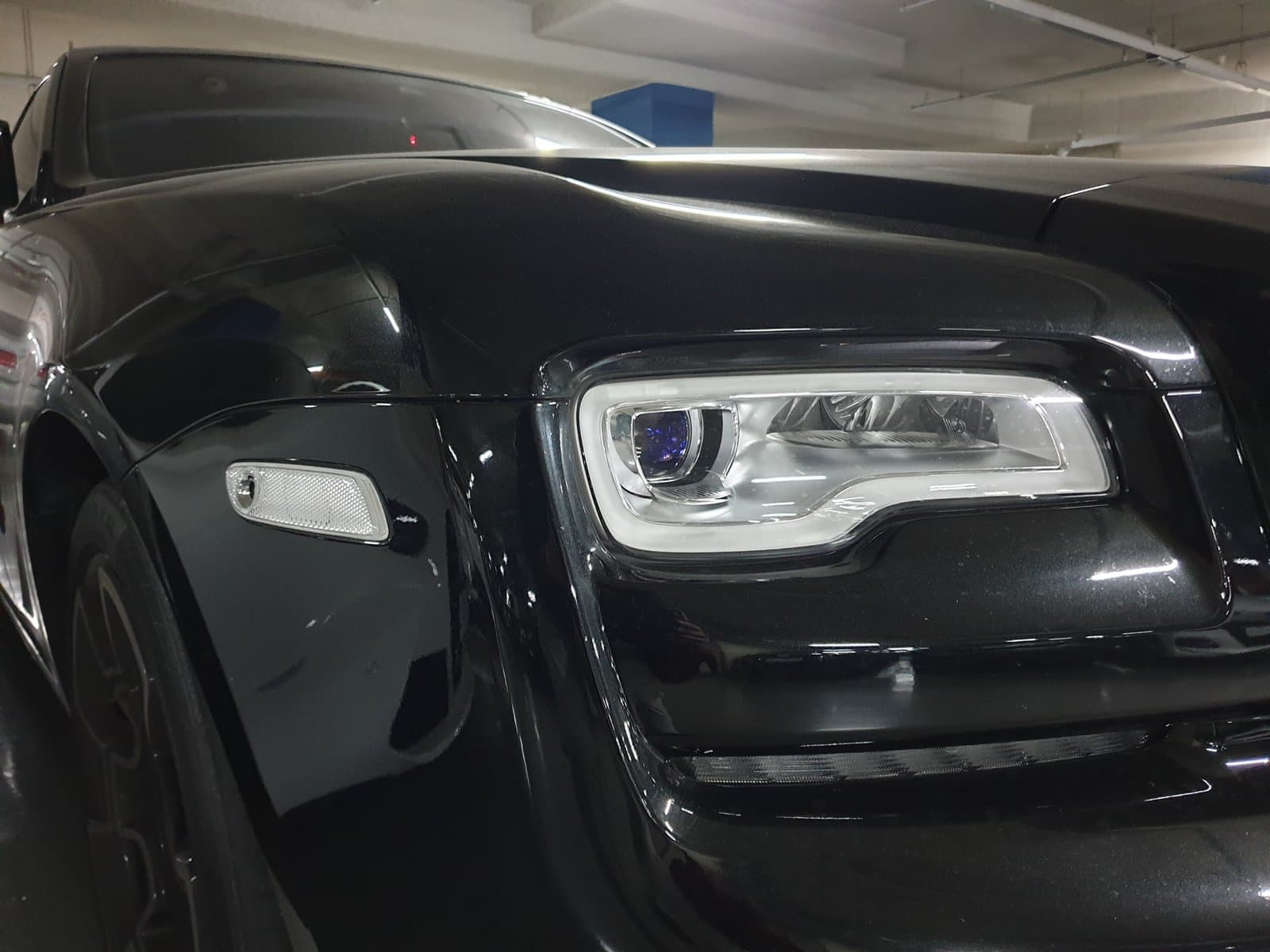 Rolls-Royce Spectre: view 1