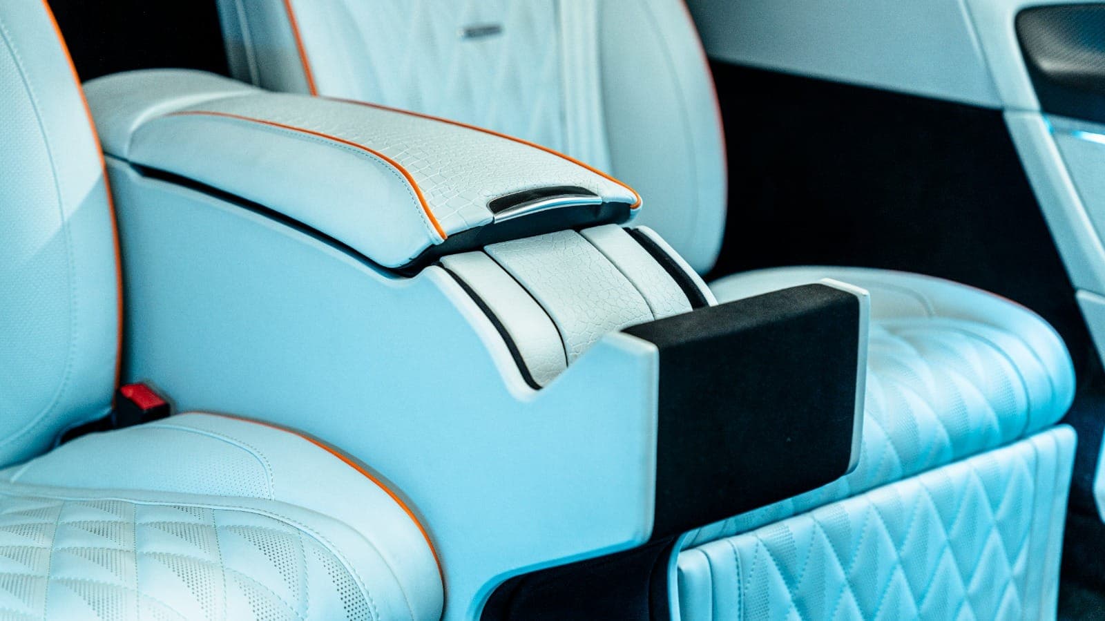Mercedes V-Class VIP Senzati — view 1